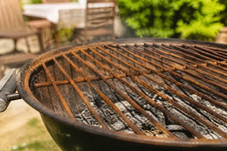 barbecue grille rouillee danger